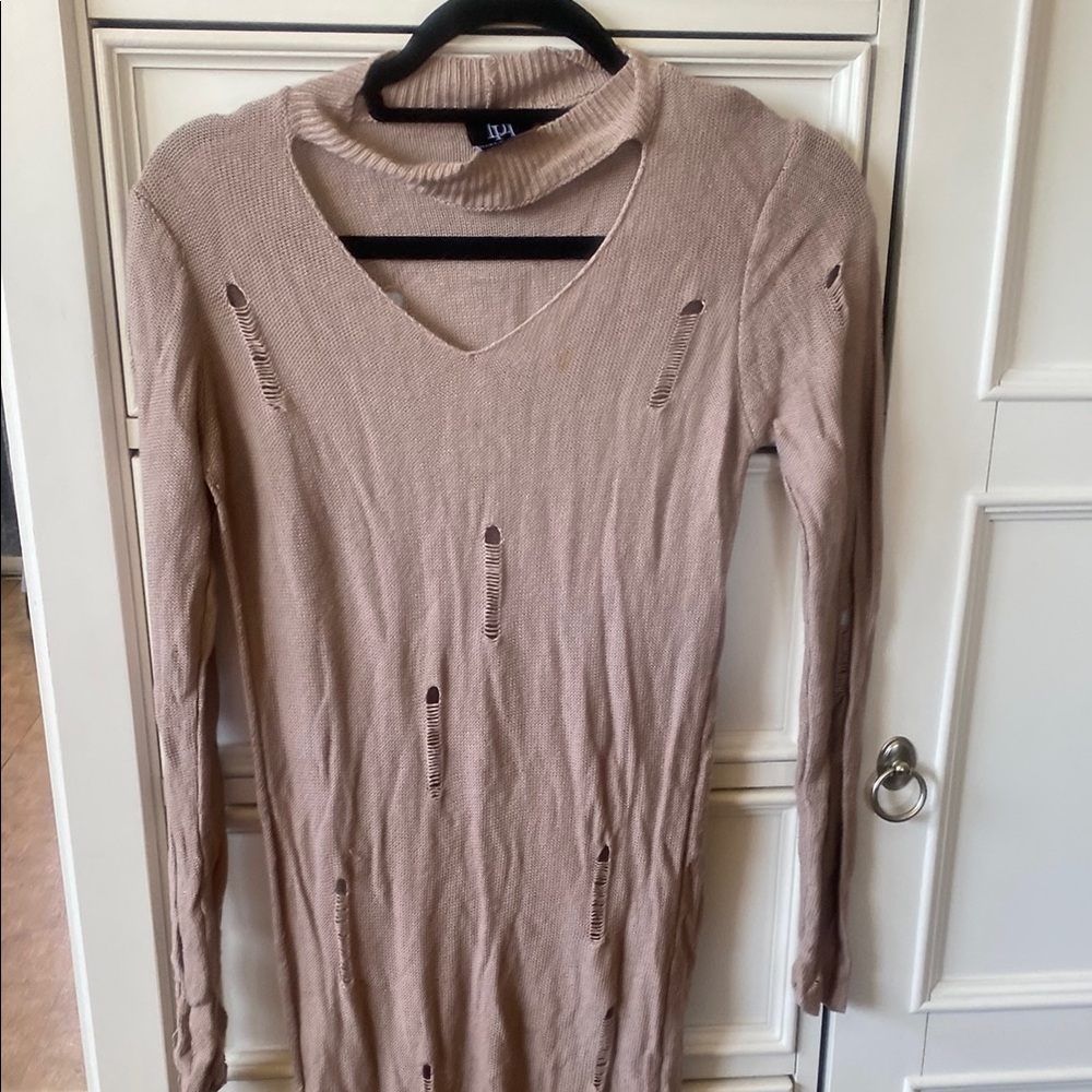 H&M Tan V-Neck Sweater with Slim Fit